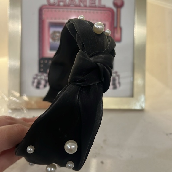 Black headband with pearls NIP - Picture 3 of 6